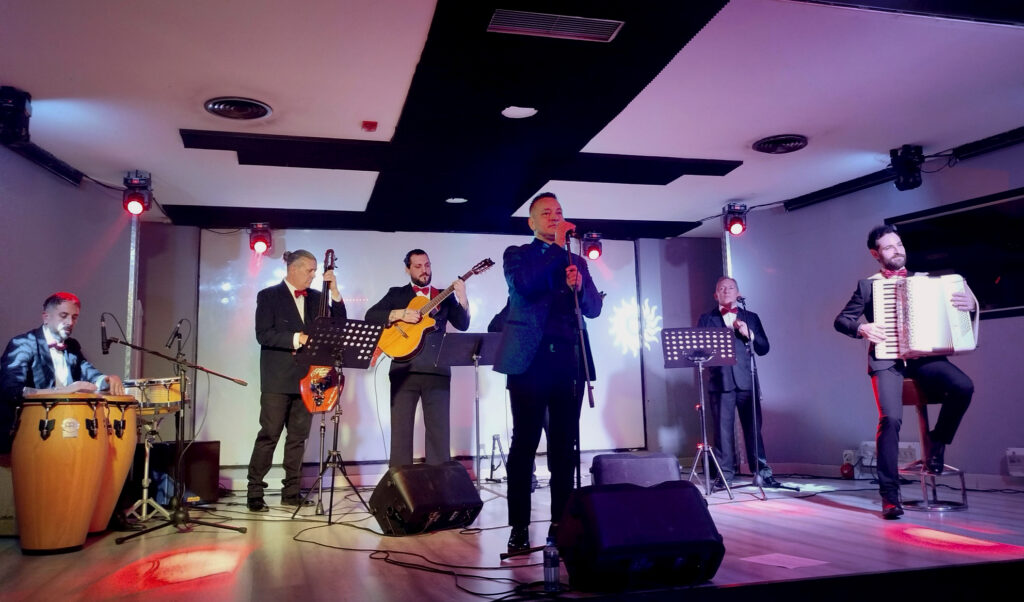 Tributo al Bolero - En concierto